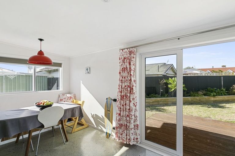 Photo of property in 23 Rua Street, Lyall Bay, Wellington, 6022