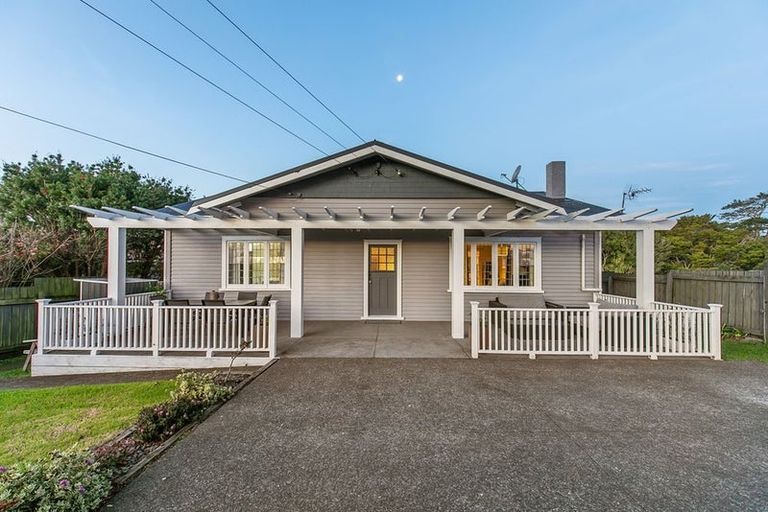 Photo of property in 35 Birkdale Road, Birkdale, Auckland, 0626