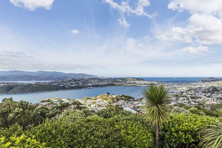 Photo of property in 14 Alexandra Road, Roseneath, Wellington, 6021