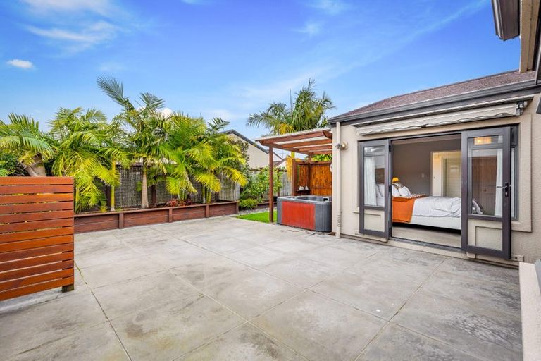 Photo of property in 11 Huntaway Lane, Te Atatu Peninsula, Auckland, 0610