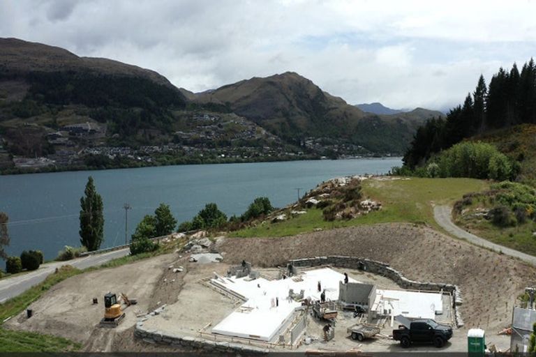 Photo of property in 9 Spring Hill Road, Kelvin Heights, Queenstown, 9300