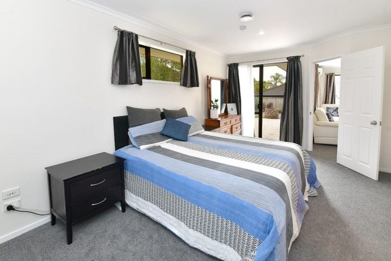 Photo of property in 66 Cabeleigh Drive, Helensville, 0800