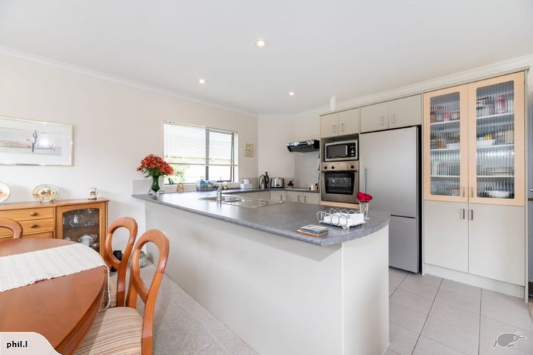 Photo of property in Waimanu Bay Village, 13/1 Piriti Drive, Te Atatu Peninsula, Auckland, 0610