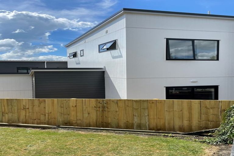 Photo of property in 2/20 Marama Street, Castor Bay, Auckland, 0620