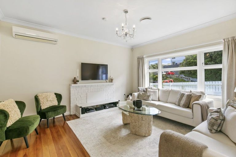 Photo of property in 121 Severn Street, Island Bay, Wellington, 6023