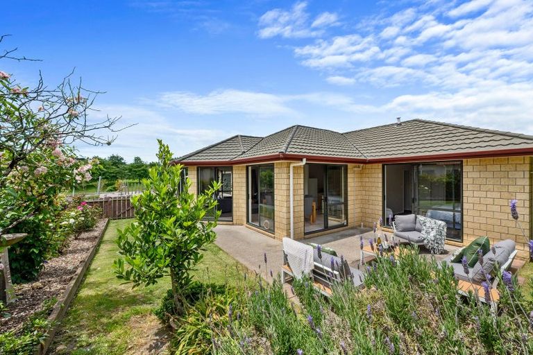 Photo of property in 38 Cabeleigh Drive, Helensville, 0800