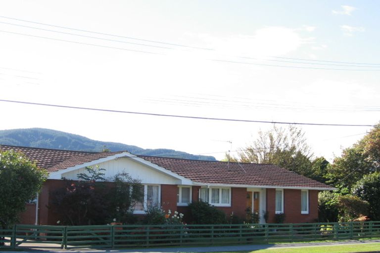 Photo of property in 2 Dunns Street, Silverstream, Upper Hutt, 5019