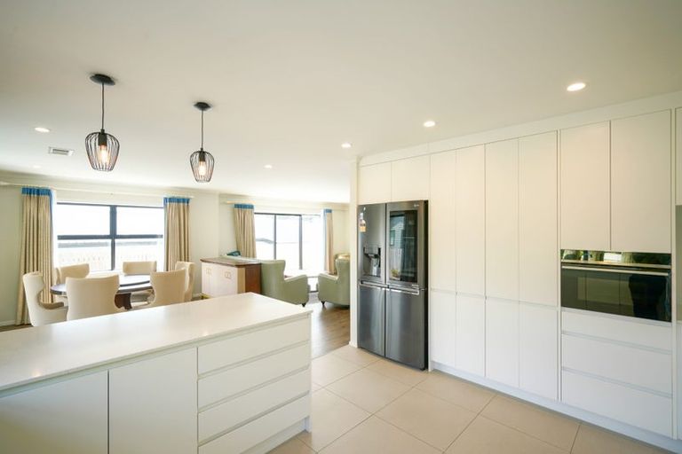 Photo of property in 18 Prestbury Grove, Churton Park, Wellington, 6037