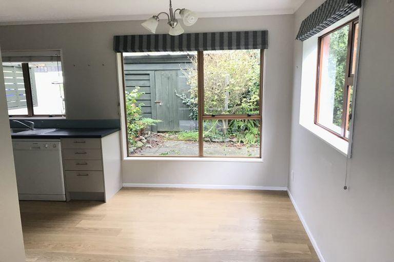 Photo of property in 89 Churton Drive, Churton Park, Wellington, 6037