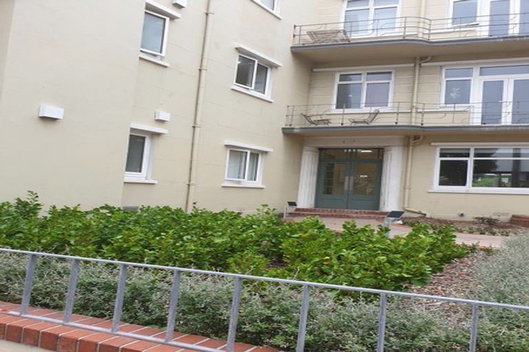Photo of property in Fountain Court, 48u9 Oriental Parade, Oriental Bay, Wellington, 6011
