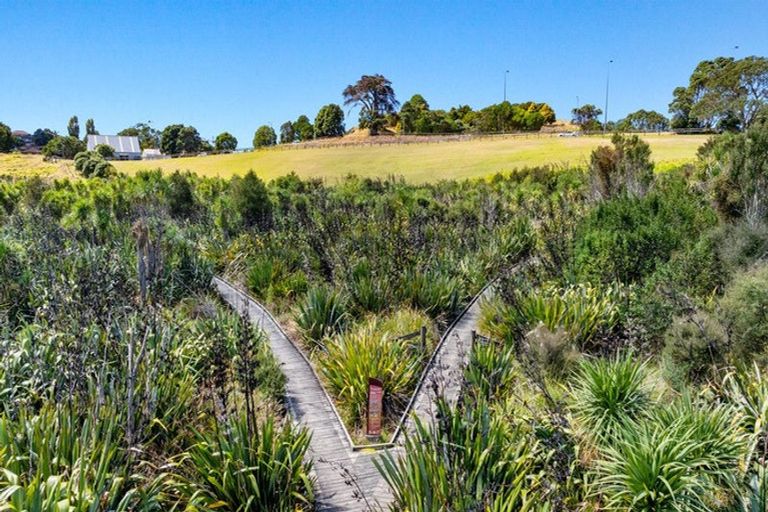 Photo of property in 24 Majesty Place, Half Moon Bay, Auckland, 2012