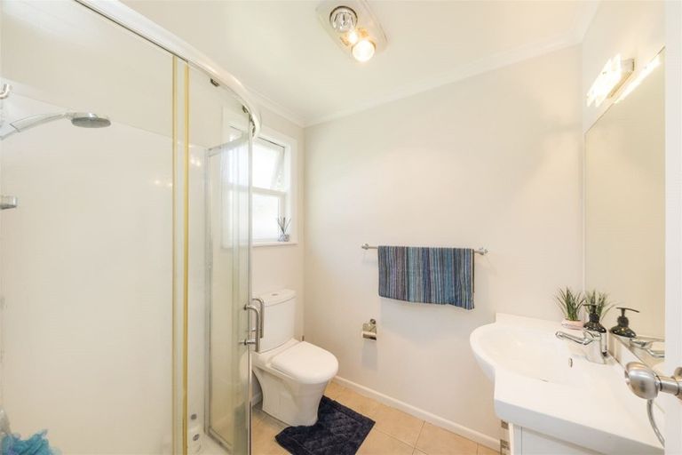 Photo of property in 14 Lewis Place, Highbury, Palmerston North, 4412