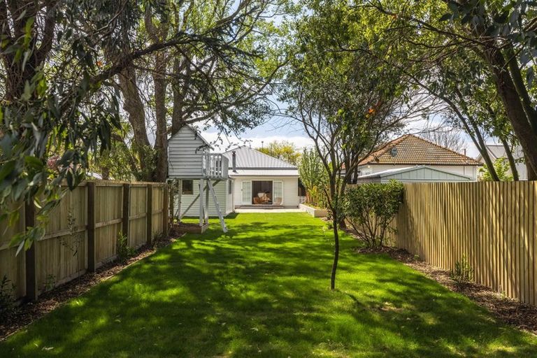 Photo of property in 244 Edgeware Road, Edgeware, Christchurch, 8013