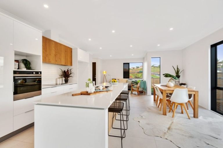 Photo of property in 40 Owen Chapman Drive, Red Beach, 0932