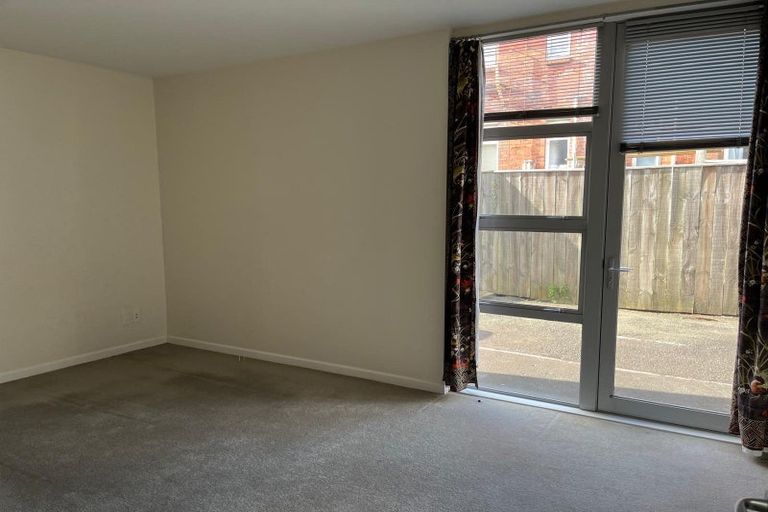 Photo of property in 25u5 Home Street, Mount Victoria, Wellington, 6011