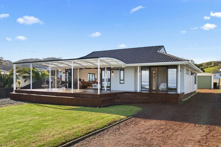 Photo of property in 25 Kawakawa Bay Coast Road, Kawakawa Bay, Papakura, 2585