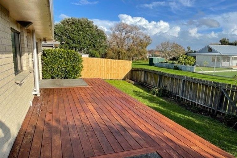 Photo of property in 2/218 Centreway Road, Orewa, 0931