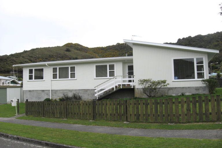 Photo of property in 2 Kendal Grove, Wainuiomata, Lower Hutt, 5014
