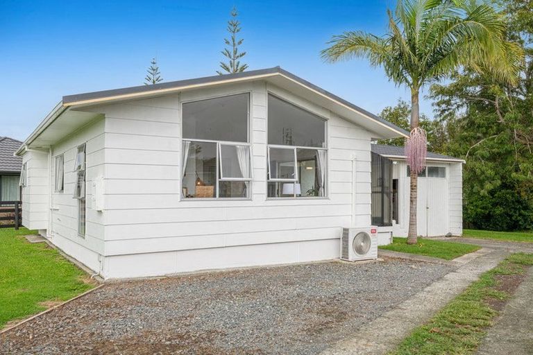 Photo of property in 129 Awaroa Road, Helensville, 0800