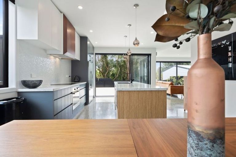 Photo of property in 70b Colwill Road, Massey, Auckland, 0614