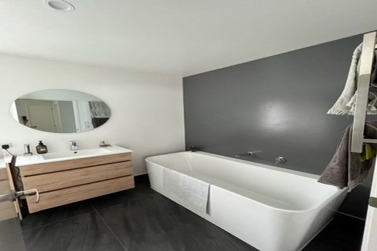 Photo of property in 5 Riroriro Road, Hobsonville, Auckland, 0616