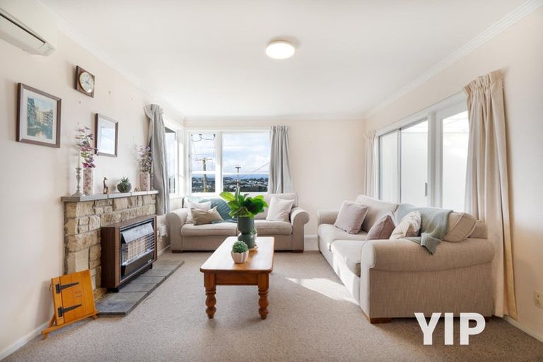 Photo of property in 62 Ruskin Road, Newlands, Wellington, 6037