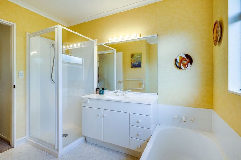 Photo of property in 75 Kensington Drive, Taradale, Napier, 4112