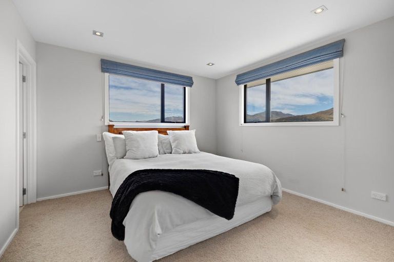 Photo of property in 4 Kinross Lane, Jacks Point, Queenstown, 9371