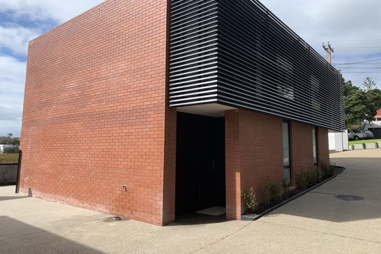 Photo of property in 1a/4 Park Rise, Campbells Bay, Auckland, 0630