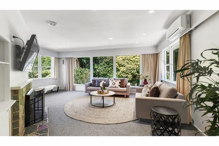 Photo of property in 56 Lincoln Avenue, Tawa, Wellington, 5028