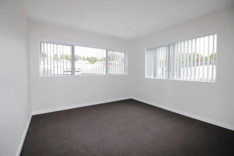Photo of property in 4 Kearney Place, Massey, Auckland, 0614