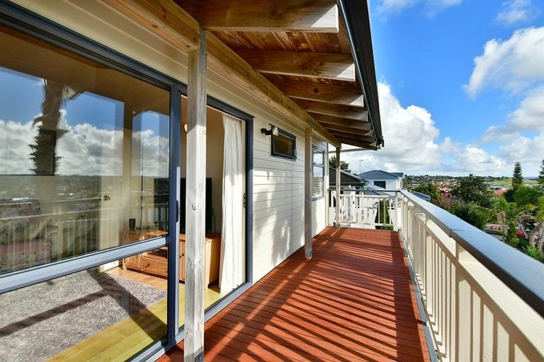 Photo of property in 148 Red Beach Road, Red Beach, 0932