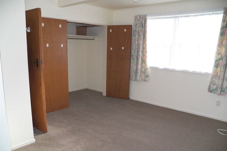 Photo of property in 33a Edgecombe Street, Newlands, Wellington, 6037