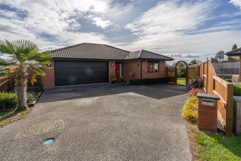 Photo of property in 9 Southbrook Close, Glenview, Hamilton, 3206