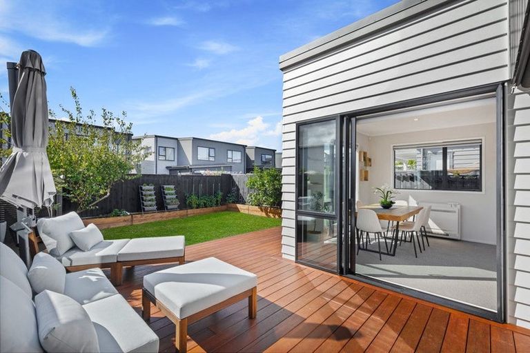 Photo of property in 21 Ian Morrison Road, Hobsonville, Auckland, 0616