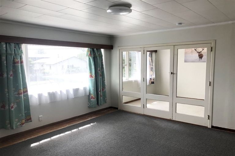 Photo of property in 75 Larnoch Road, Henderson, Auckland, 0610