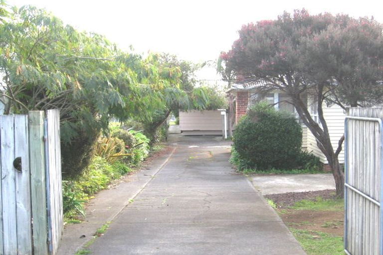 Photo of property in 98 Lincoln Road, Henderson, Auckland, 0610