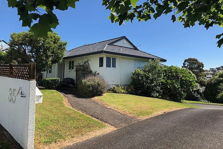 Photo of property in 35 Rifleman Rise, Unsworth Heights, Auckland, 0632