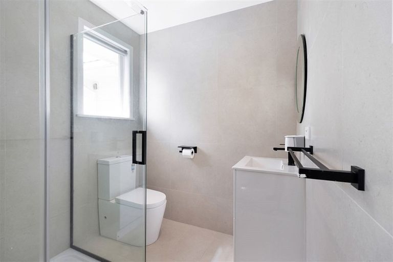Photo of property in 129 View Road, Sunnyvale, Auckland, 0612