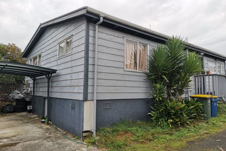Photo of property in 2/18 Craigbank Avenue, New Lynn, Auckland, 0600