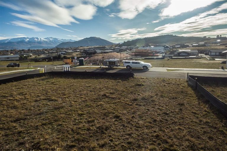 Photo of property in 5 Mcneil Crescent, Wanaka, 9305