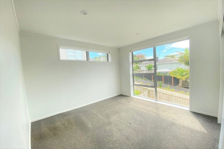 Photo of property in 1 Kaneke Place, Glen Eden, Auckland, 0602