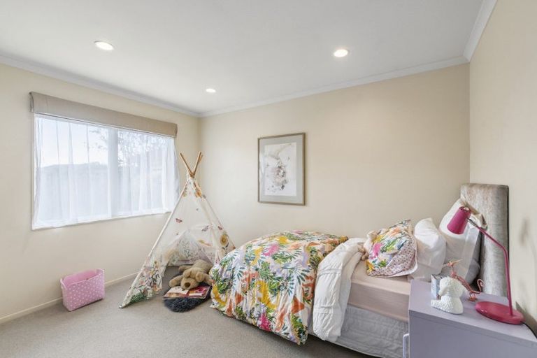 Photo of property in 14 Carisbrook Crescent, Papakura, 2110