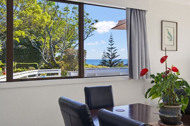 Photo of property in 10 Lawry Street, Moturoa, New Plymouth, 4310