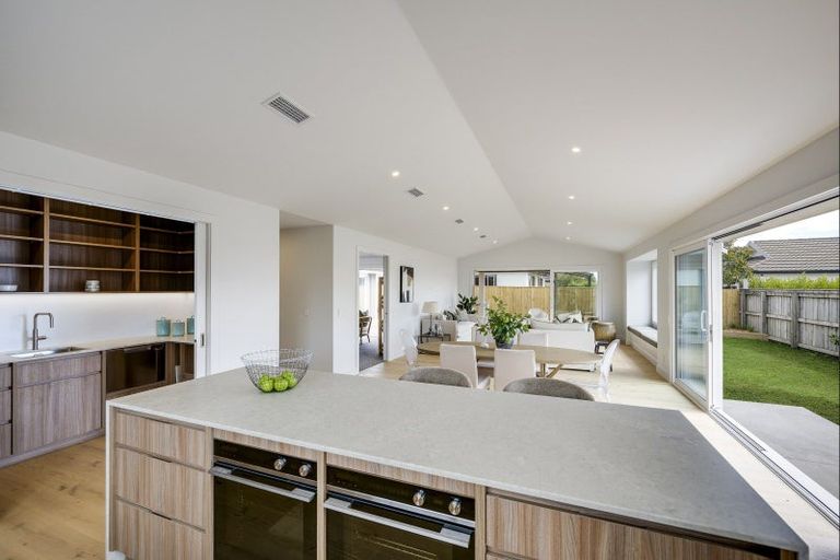 Photo of property in 37 Arataki Road, Havelock North, 4130