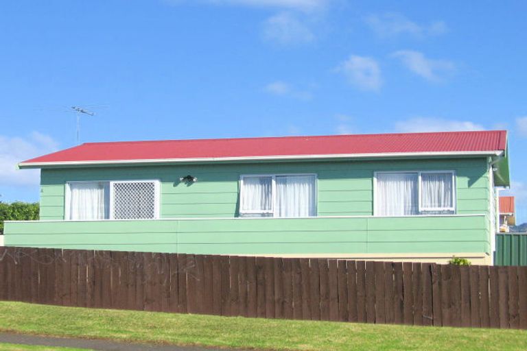 Photo of property in 2/2 Garelja Road, Henderson, Auckland, 0612