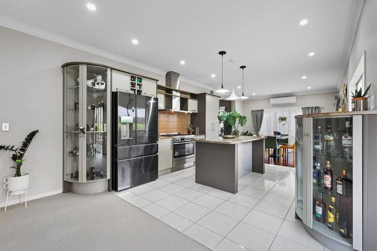 Photo of property in 8 Cuthill Close, Albany, Auckland, 0632