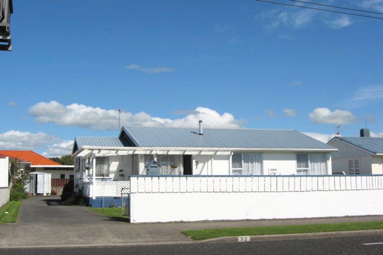 Photo of property in 32 Upjohn Street, Brooklands, New Plymouth, 4310