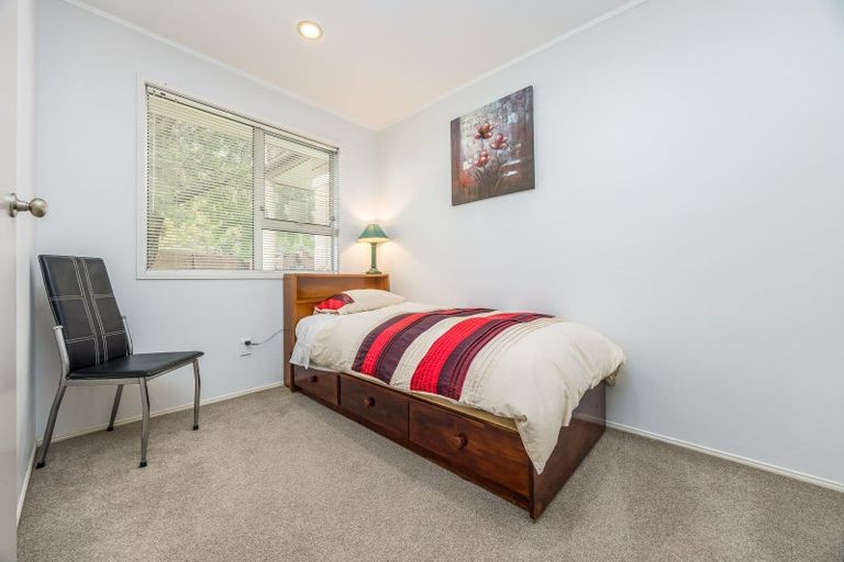 Photo of property in 2/10 Raewyn Place, Pakuranga, Auckland, 2010