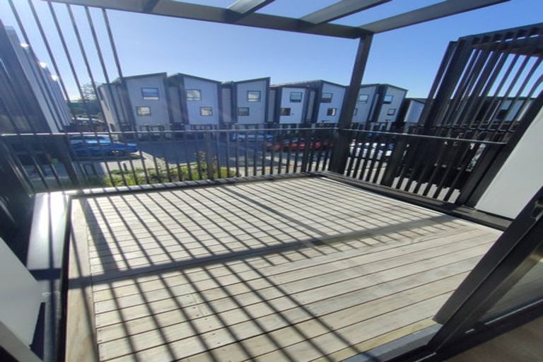 Photo of property in 32a/7 Westgate Drive, Massey, Auckland, 0614
